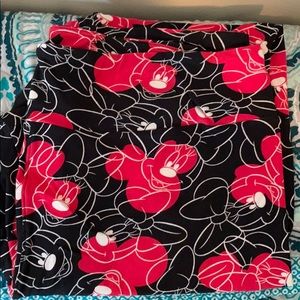 Lularoe Disney leggings!